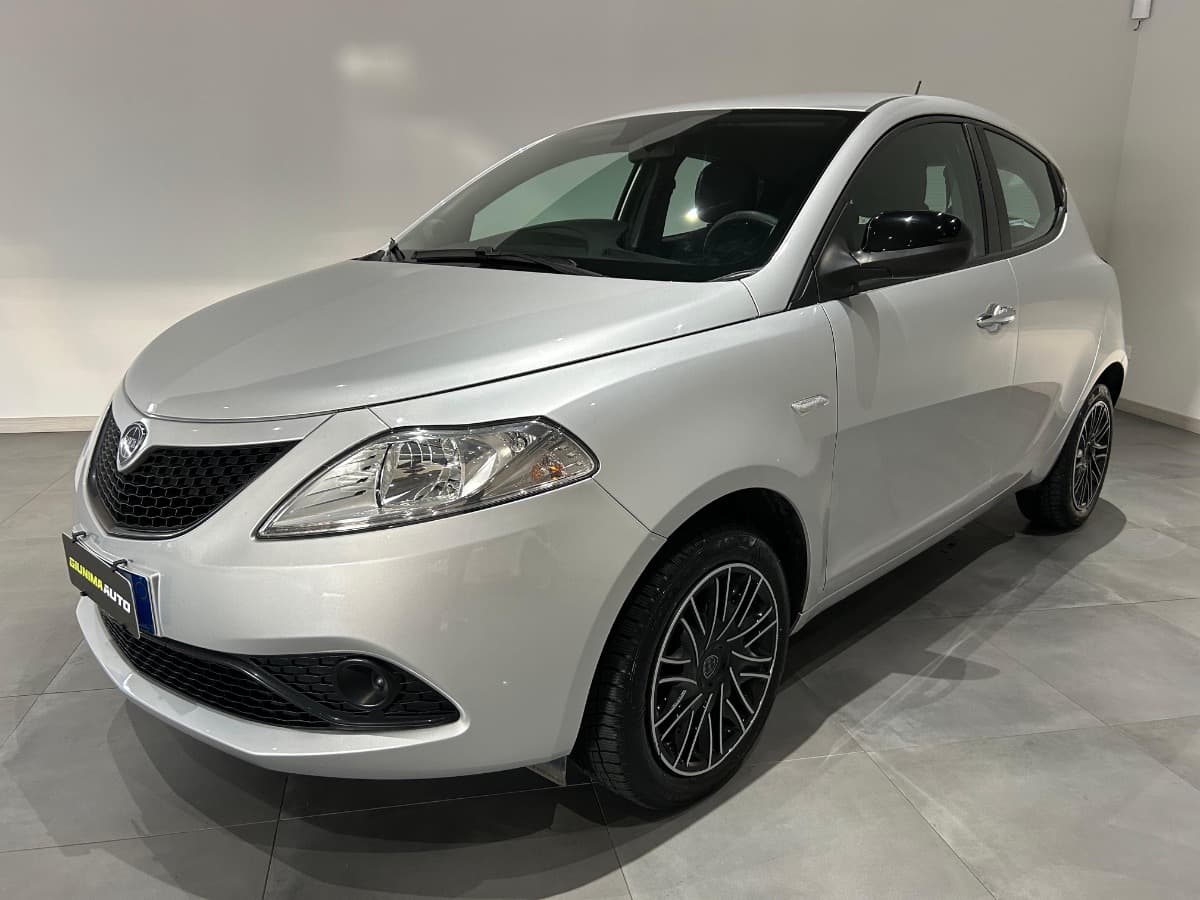 Lancia Ypsilon